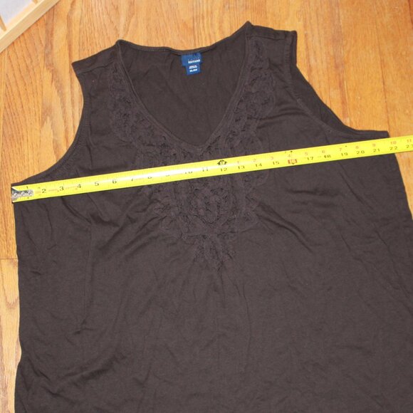 Basic Editions Embroidered Accent Tank Top - Picture 4 of 4